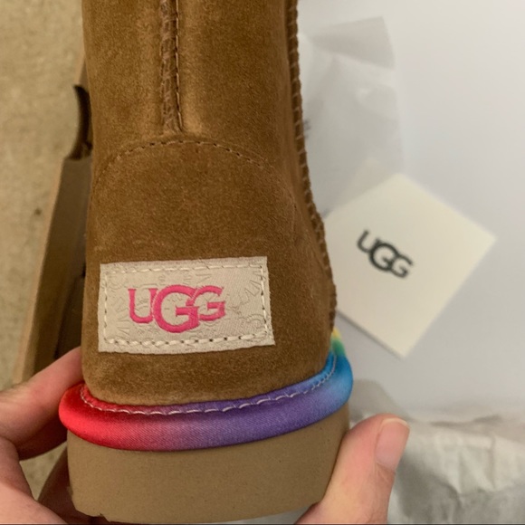Ugg Kids Classic Short II Rainbow Boot - Picture 5 of 5